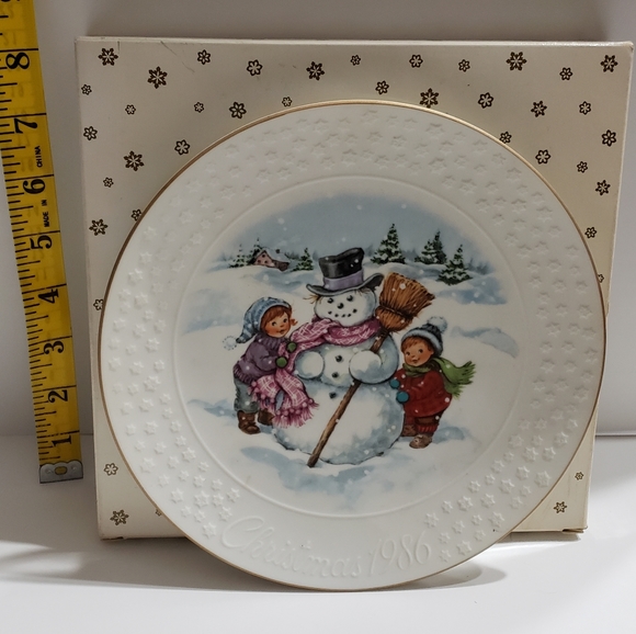 1986 Avon collector plate - Picture 2 of 3